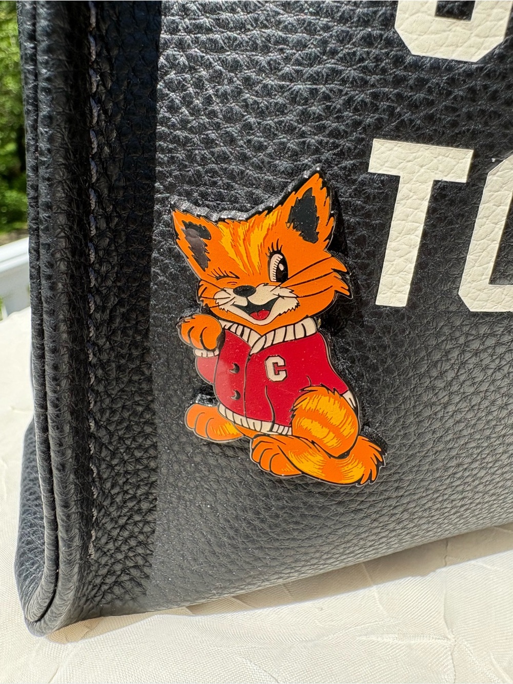 COACH Relay Tote Bag 17 With Coach Tokyo Graphic & Fox Pin CZ215 - Picture 4 of 16